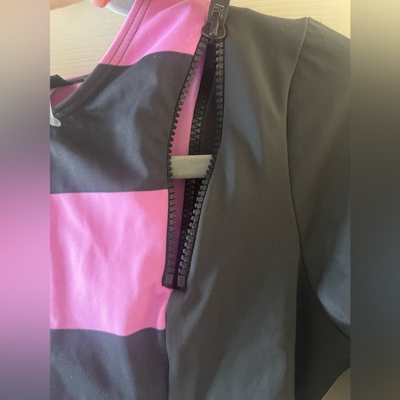 DKNY swim top/cover up • NWT • Womens M - Picture 2 of 7